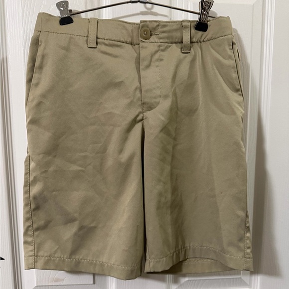 Under Armour Other - Under armour boys Khaki Flat Front Shorts size 12